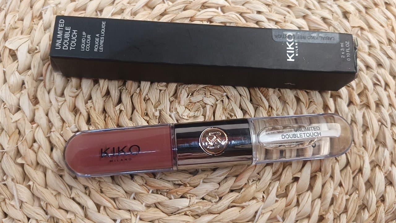 Labial Líquido Dúo 2 en 1 Indeleble & Gloss – Tono Soft Nude Rose (Dupe Double Touch)
