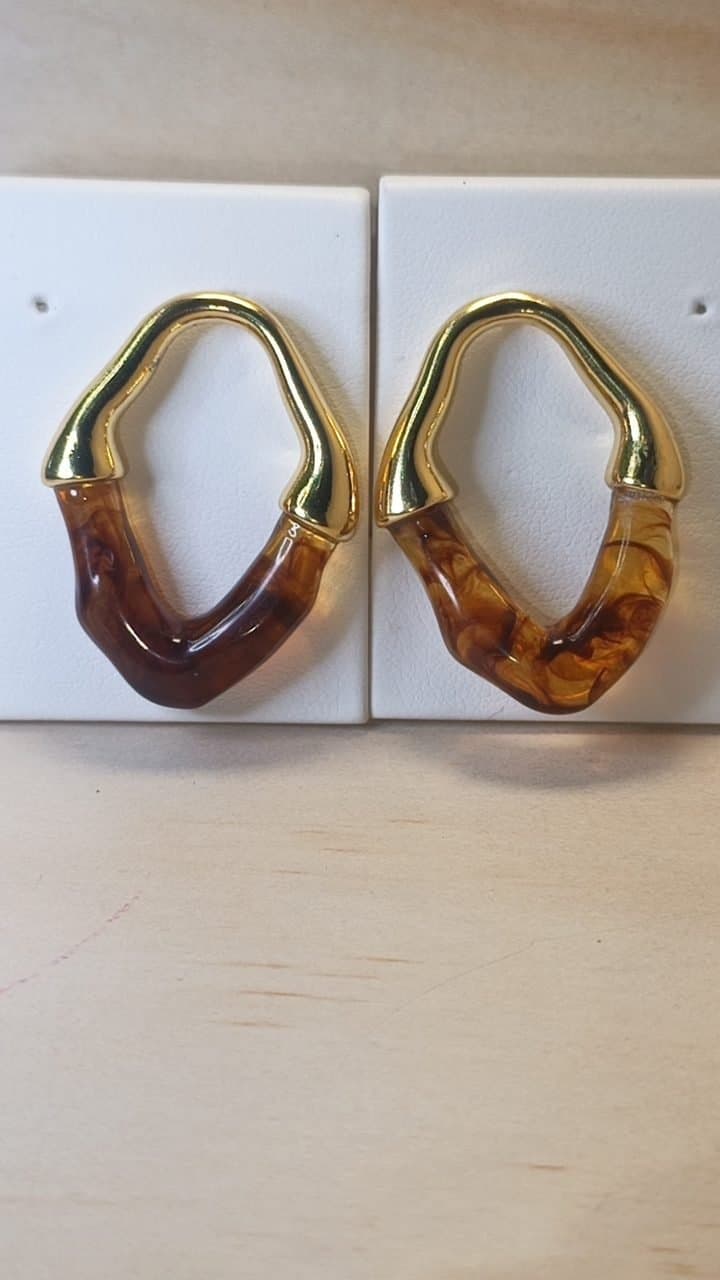 Aretes Esculturales Amber Wave