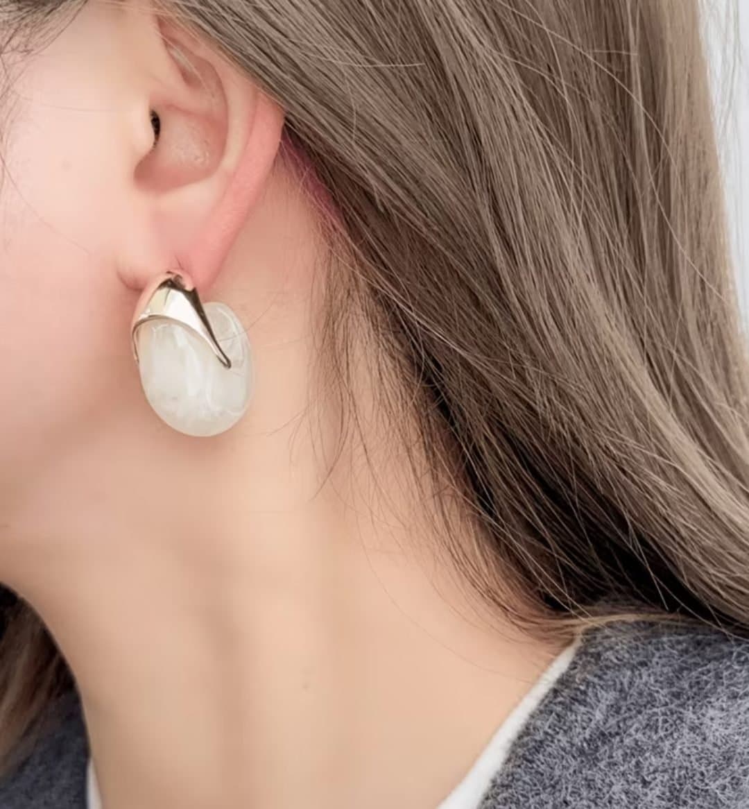 Aretes Esculturales White Teardrop