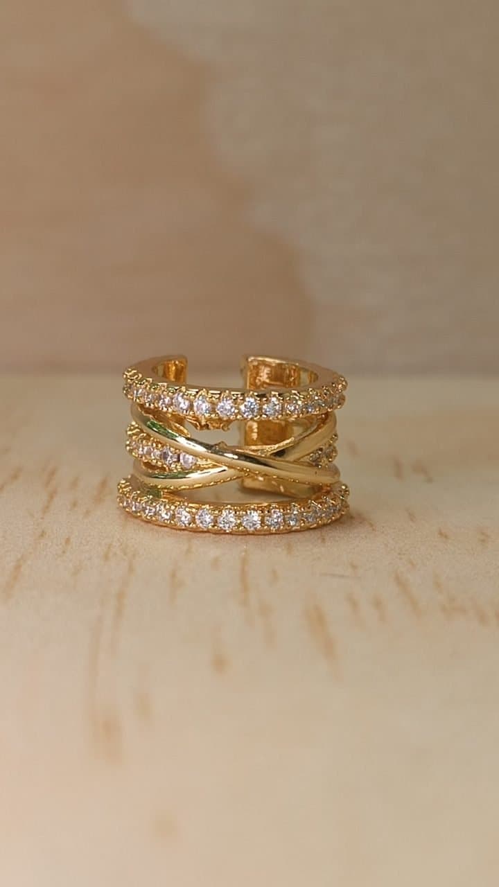 Earcuff Multicapa Criss-Cross – Rodio con Baño Dorado y Circones